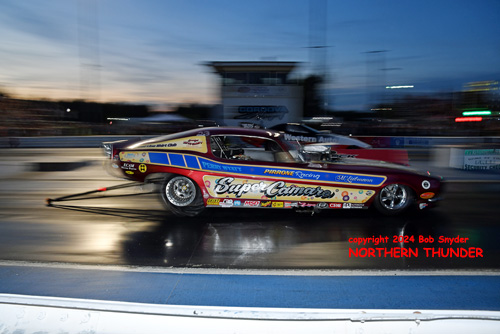 joe Pirrone - 'Super Camaro' (near lane) vs 
Wayne Hofmann - 'China Syndrome' (far lane)